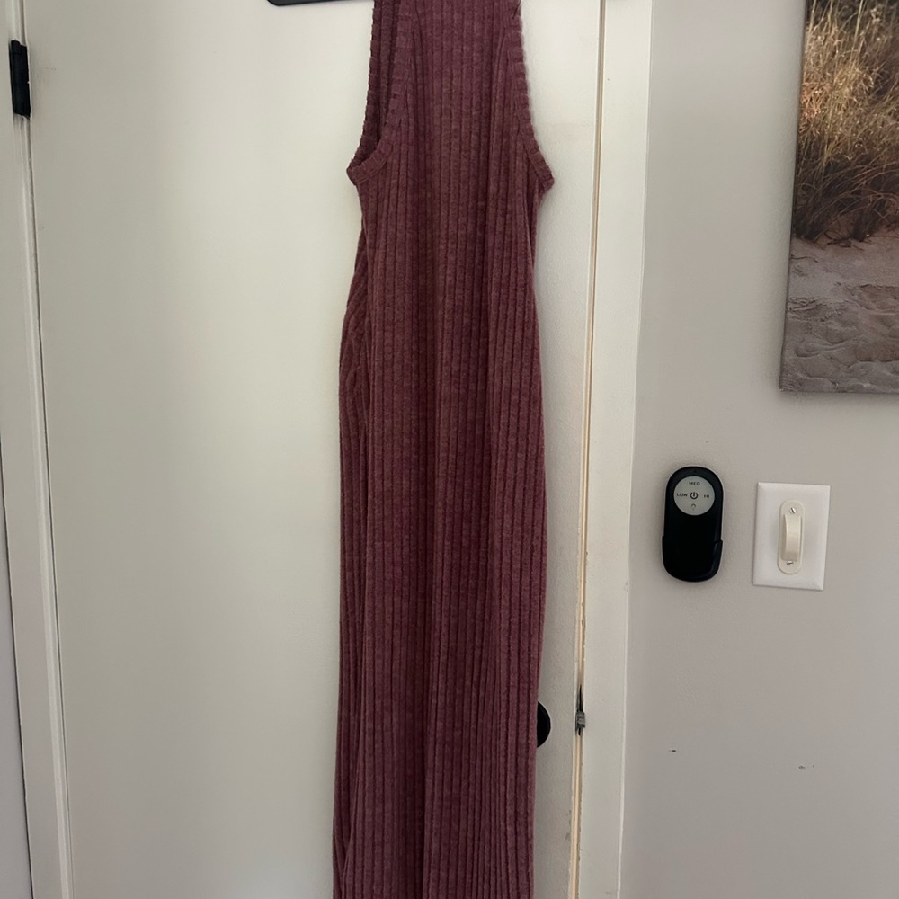 Sleeveless Ribbed Maxi Dress in light Burgundy